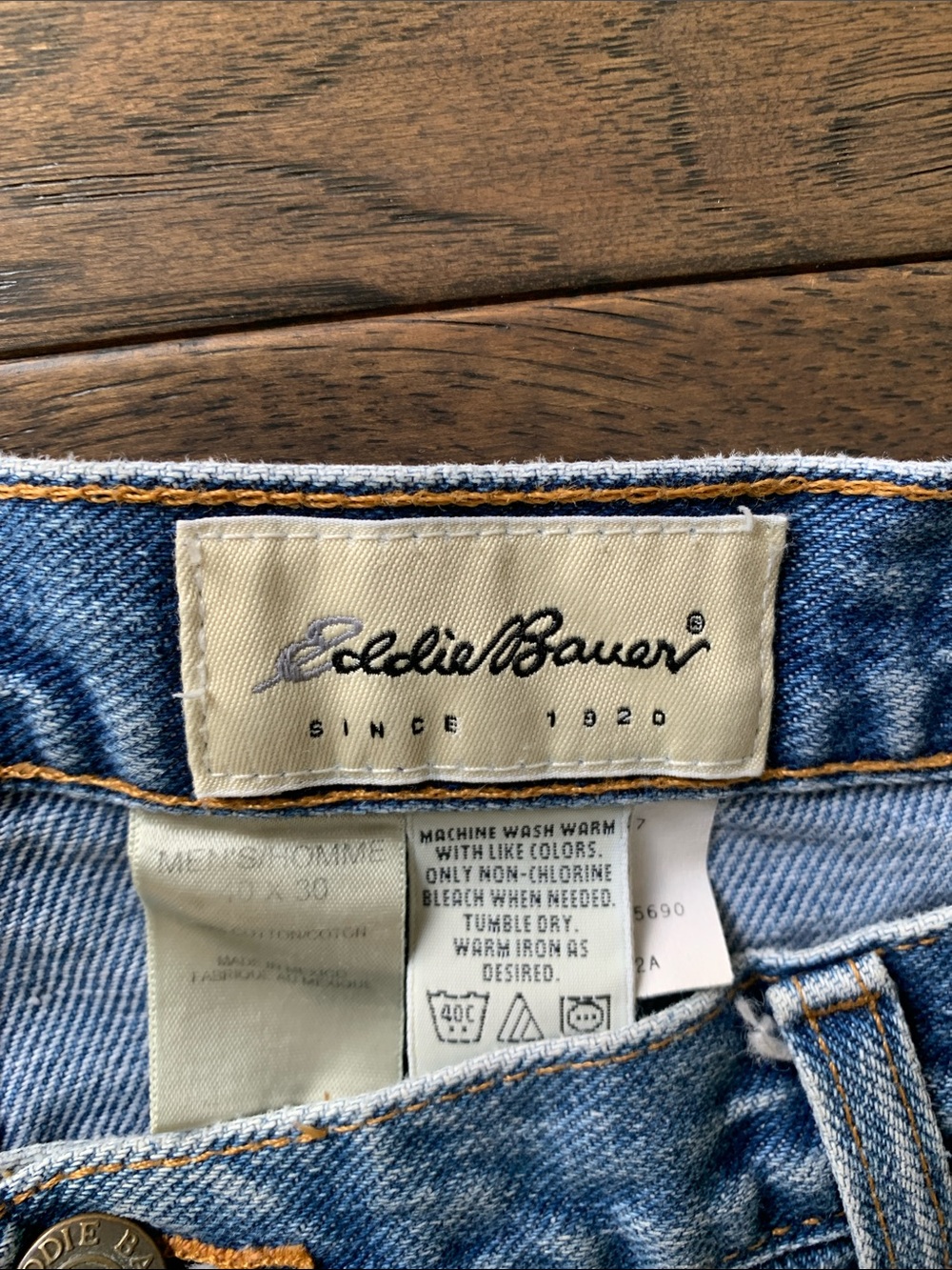 Eddie Bauer Faded Blue Relaxed Men's Jeans. Pre-Owned. Size:40x30. - Picture 2 of 5